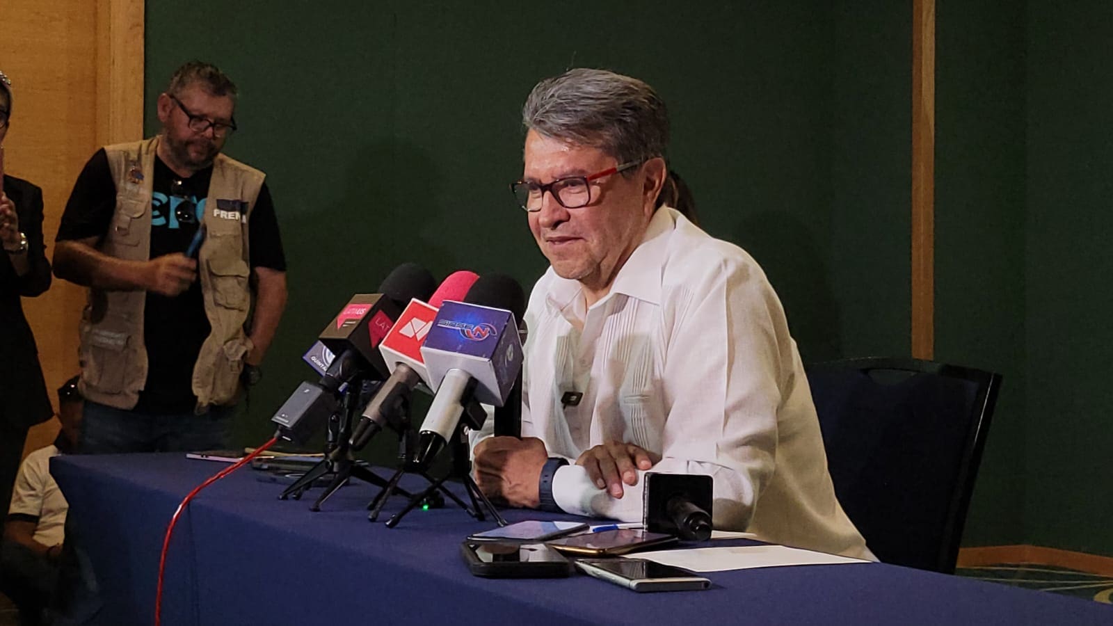 Pide Ricardo Monreal, desde Cancún, mesura a 'corcholatas' 