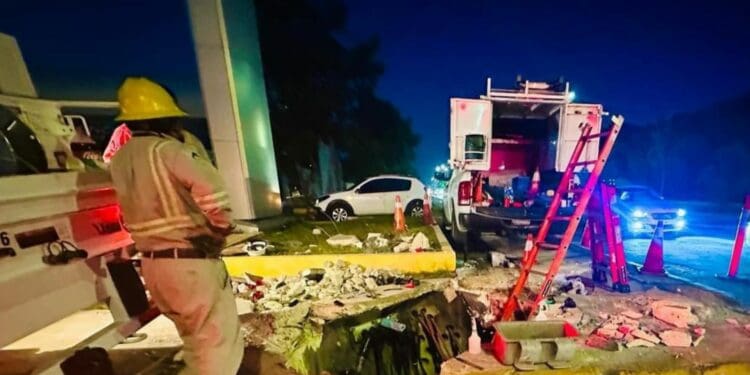 Quedan sin energía eléctrica varias colonias en Playa del Carmen, por accidente de tráiler