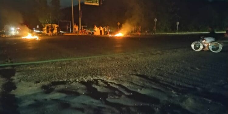 Amplían bloqueo en Villas del Sol 