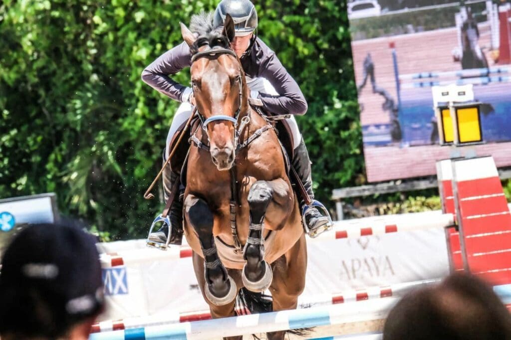 Arturo Parada conquista el gran premio de la Copa Internacional CSI2* Hípica Salazar