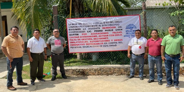 Mantienen paro laboral trabajadores del Centro de Educación Media Superior a Distancia, en contra de coordinador en Felipe Carrillo Puerto