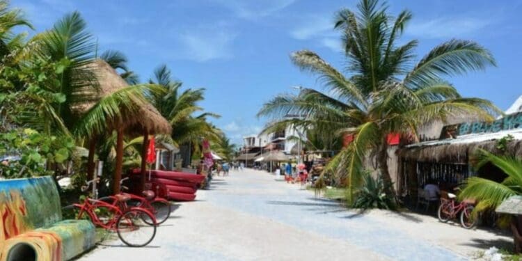 Amenazan con bloquear paso al muelle de Mahahual, por mal estado de calles