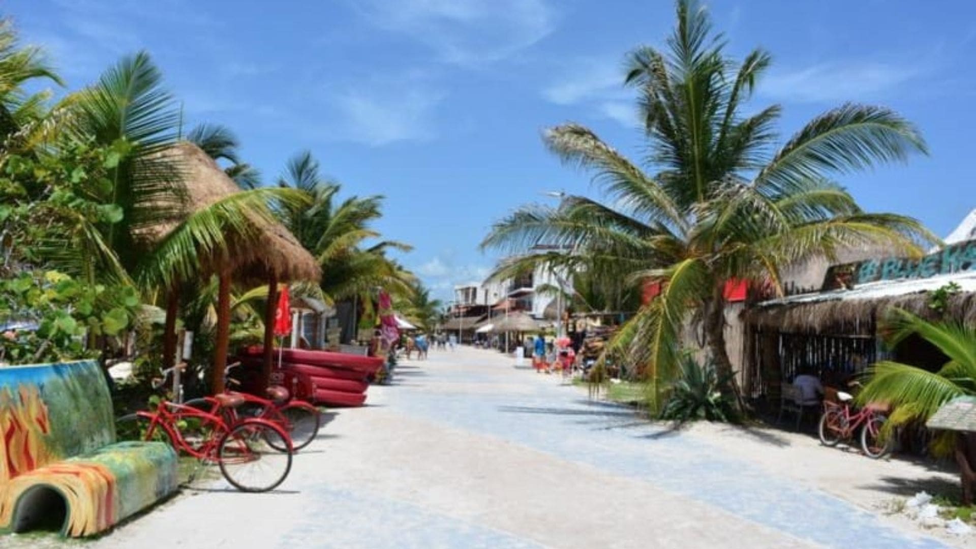 Amenazan con bloquear paso al muelle de Mahahual, por mal estado de calles