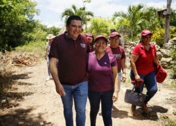 Con trabajo en territorio Omar Rodríguez apoya al Distrito 15