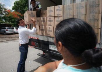 Con amor y cariño trabajamos por la gente cancunense y quintanarroense: Pablo Bustamante