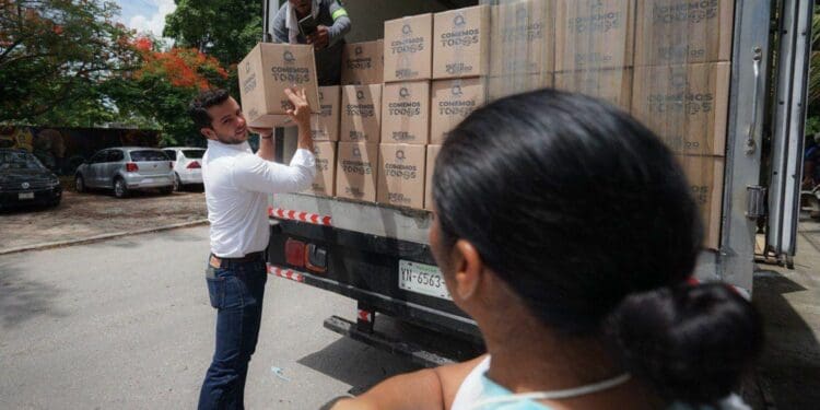Con amor y cariño trabajamos por la gente cancunense y quintanarroense: Pablo Bustamante