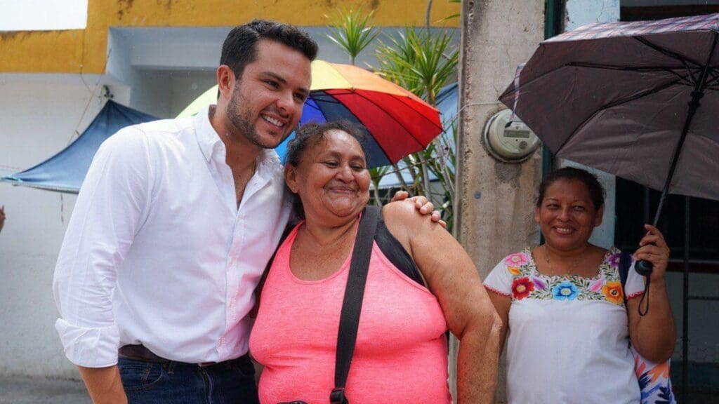Con amor y cariño trabajamos por la gente cancunense y quintanarroense: Pablo Bustamante