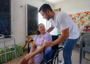 Mantiene Pablo Bustamante cercanía y contacto con familias cancunenses