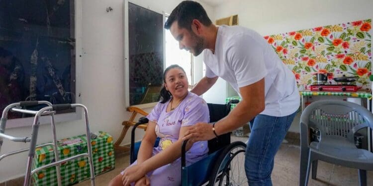 Mantiene Pablo Bustamante cercanía y contacto con familias cancunenses