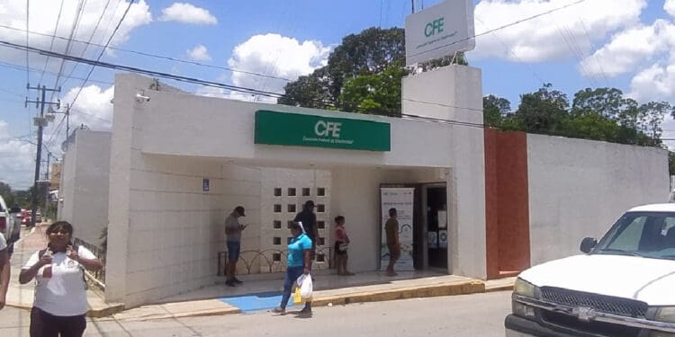 Provocan apagones falta de agua potable en San Ángel; hay más de 500 afectados