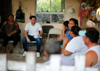 Siempre seré un aliado de las y los cozumeñelos, asegura el diputado Renán Sánchez en reunión con vecinos de la colonia Nueva Generación 