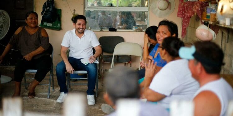 Siempre seré un aliado de las y los cozumeñelos, asegura el diputado Renán Sánchez en reunión con vecinos de la colonia Nueva Generación 