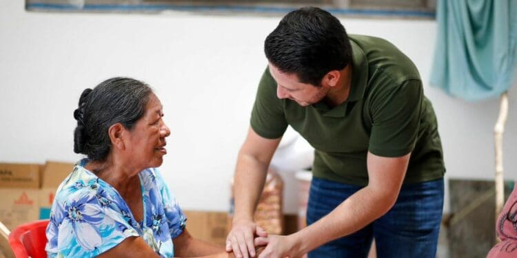 Refrenda Renán Sánchez su compromiso social con las y los cozumeleños
