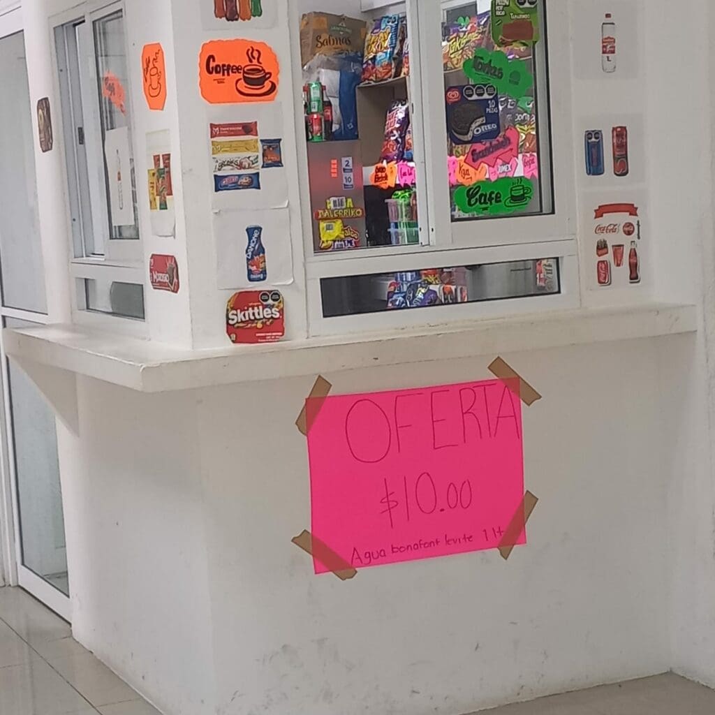 El nuevo Fiscal Raciel López le hace competencia al Oxxo y abre tienditas en la dependencia