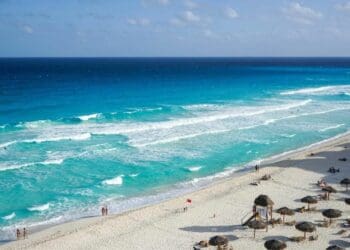 Quintana Roo recibió recibió más de 500 mil turistas del 5 al 11 de agosto, reporta Sedetur