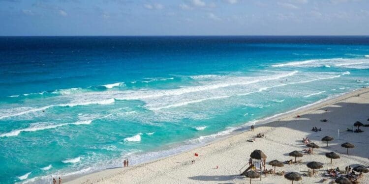 Quintana Roo recibió recibió más de 500 mil turistas del 5 al 11 de agosto, reporta Sedetur