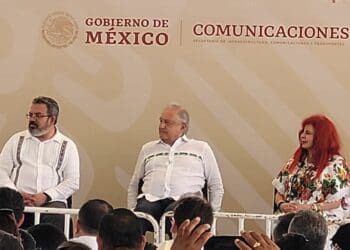 En inauguración del bulevar Colosio de Cancún le piden a AMLO que siga 6 años más