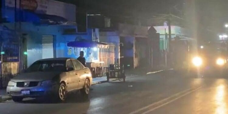 Noche violenta; asesinan a un comensal en puesto de barbacoa de la Región 68 de Cancún
