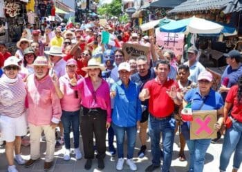 ¡Unidad ciudadana por un mejor México!; marchan en Playa del Carmen en apoyo a Xochilt Galvez y por buscar tener un país seguro y lleno de oportunidades