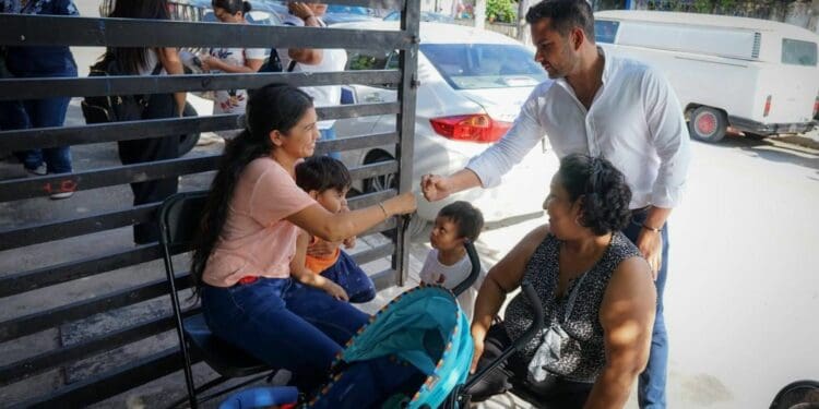 El bienestar transforma la vida de más mujeres y familias cancunenses: Pablo Bustamante
