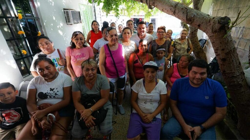El bienestar transforma la vida de más mujeres y familias cancunenses: Pablo Bustamante