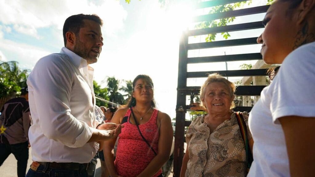 El bienestar transforma la vida de más mujeres y familias cancunenses: Pablo Bustamante
