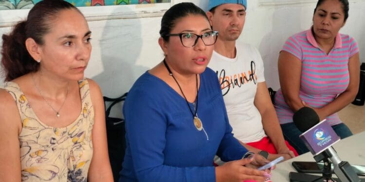 Padres de familia denuncian a comité por uso indebido de recursos; inflaron costos y colocaron ventiladores “chafas”