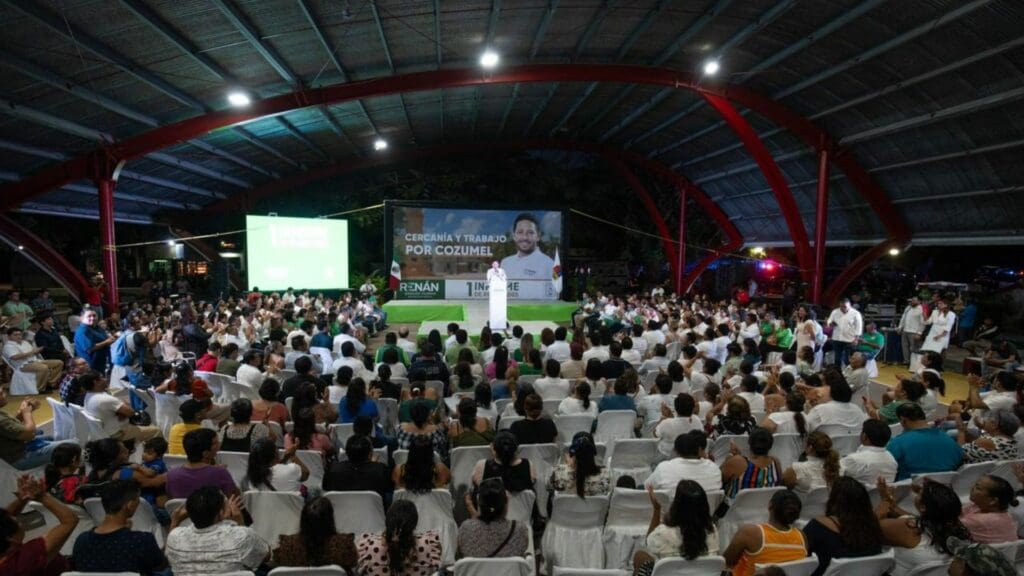 Rinde Renán Sánchez en Cozumel su primer informe de resultados