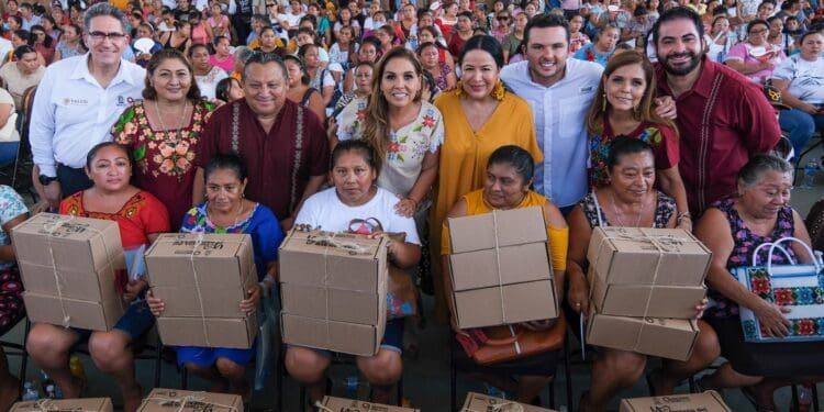 Mujeres artesanas reciben apoyos de Mara Lezama para impulsar su arte