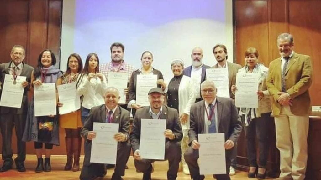 Roberto Rojo, activista contra el Tren Maya, recibió la medalla "Luis Cifuentes Lemus" por su destacada labor en la divulgación científica
