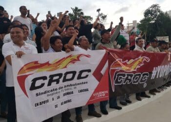 Miles de trabajadores marchan en Playa del Carmen a favor de la jornada de 40 horas