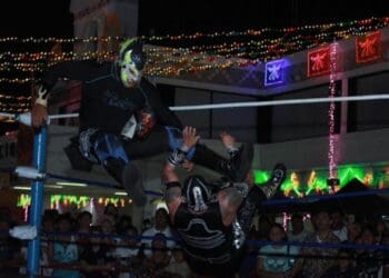 "Lucha Libre en Tu Colonia", Llegó al Festival de Día de Muertos en Playa del Carmen.