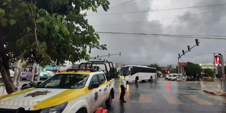 Refuerza tránsito de Cancún atención ciudadana durante las lluvias