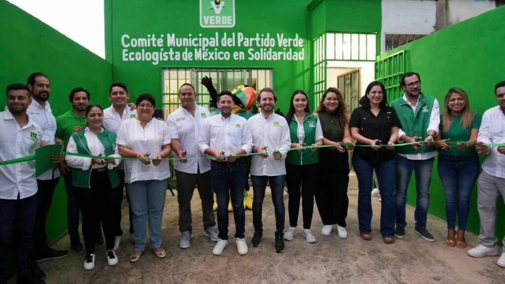 Llama Renán Sánchez a la familia verde a seguir unida para consolidar la transformación, al inaugurar la casa verde en Solidaridad