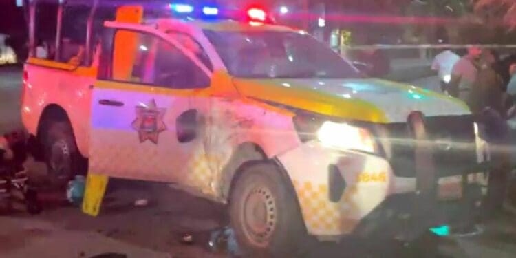 Ciudadanos acusan a policías de Tránsito de Cancún de volarse un alto y atropellar a un motociclista