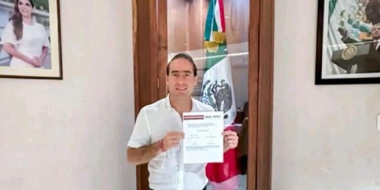 Se registra Diego Castañón en proceso de Morena en busca de la reelección en Tulum