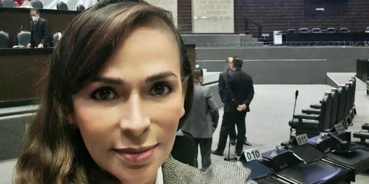 Deja Laura Fernández al PRD; será diputada federal sin partido