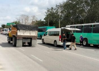 Transportistas de Quintana Roo se unen a paro nacional; piden menos cobros y mayor seguridad