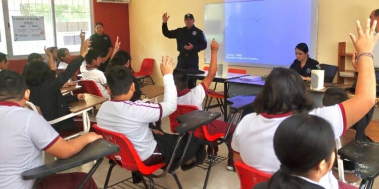 Previenen adicciones en escuelas de Puerto Morelos