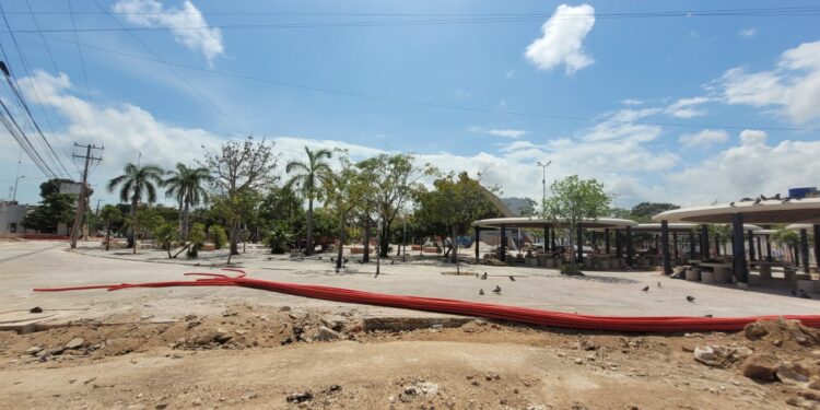 Quedó en promesa; obra de Las Palapas de Cancún que duraría una semana ya lleva casi un mes.