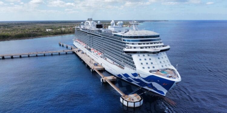 Arriba a Cozumel el Enchanted Princess un crucero de lujo de la clase Royal de Princess Cruises