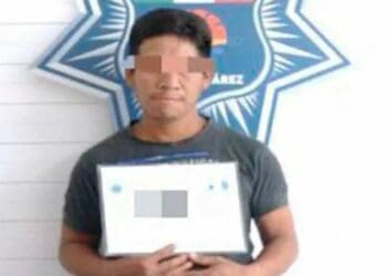 Empleado persigue a sujeto que robó un Oxxo en Cancún y ayuda a su detención