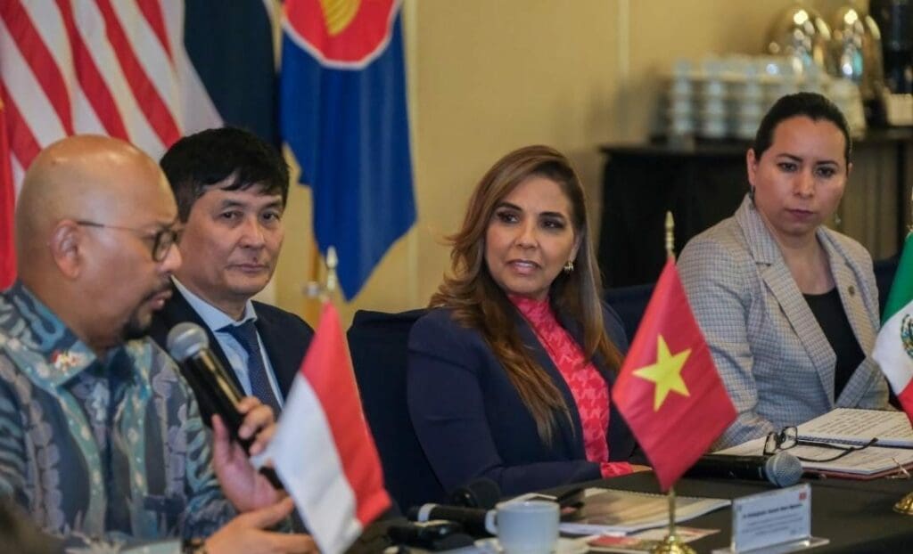 Se reúne Mara Lezama con embajadores de Asia que buscan áreas de inversión en Quintana Roo.