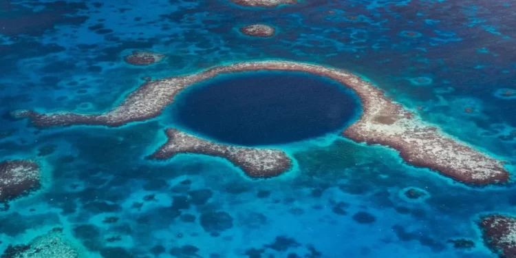 Taam ja’, el gran agujero azul de Chetumal es el de mayor profundidad en todo el mundo.