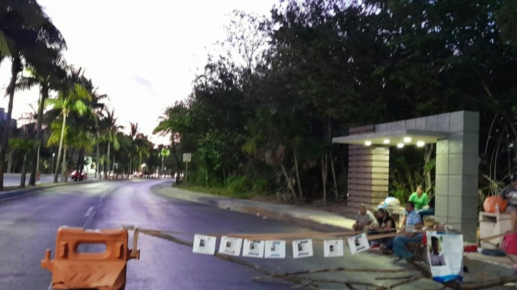 cceso a Zona Hotelera de Cancún lleva más de 12 horas cerrado; sigue el bloqueo de las madres buscadoras