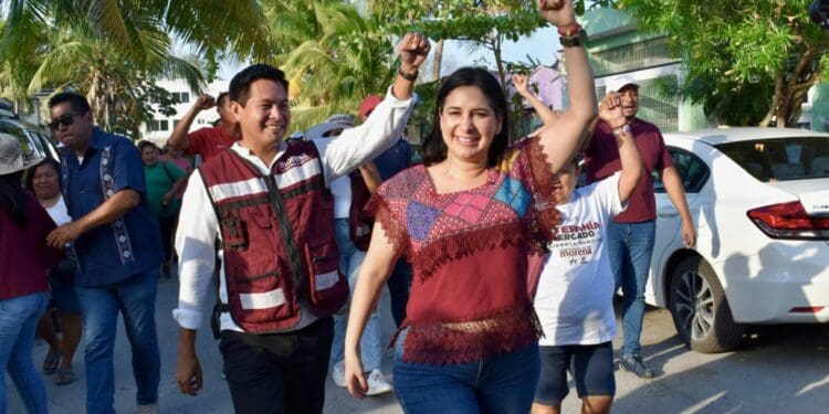 Becas escolares y empleo, compromete Estefanía Mercado a la juventud solidarense