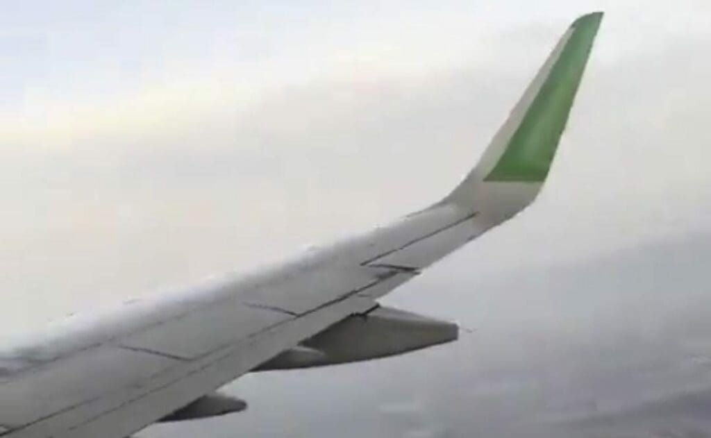 Fuerte turbulencia asusta a pasajeros de vuelo Cancún-Monterrey.