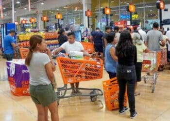 Compras de pánico en Chetumal, Playa del Carmen y Cancún por huracán Beryl