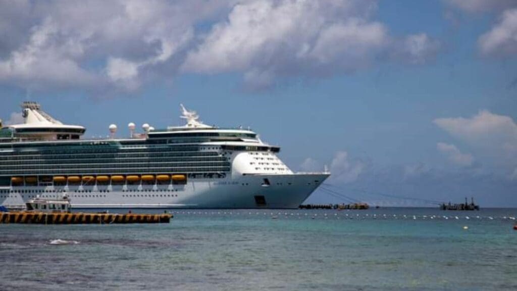 Más de 300 mil visitantes en Q. Roo; industria turística totalmente reactivada tras paso de huracán Beryl