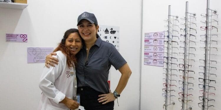 Más de 5 mil 600 medicamentos y 900 lentes gratuitos ha entregado “Salud Sin Tanto Choro” en 60 días en Playa del Carmen.